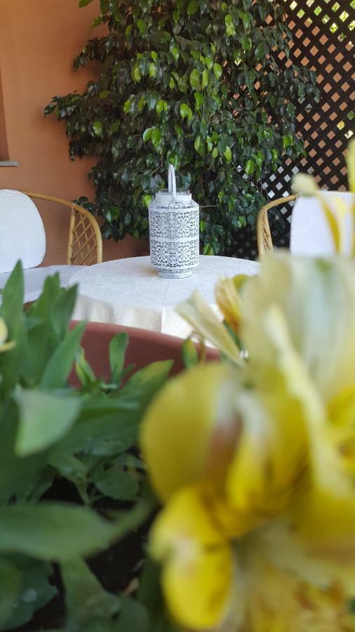Bed and Breakfast Il Girasole Domus De Maria Exterior foto