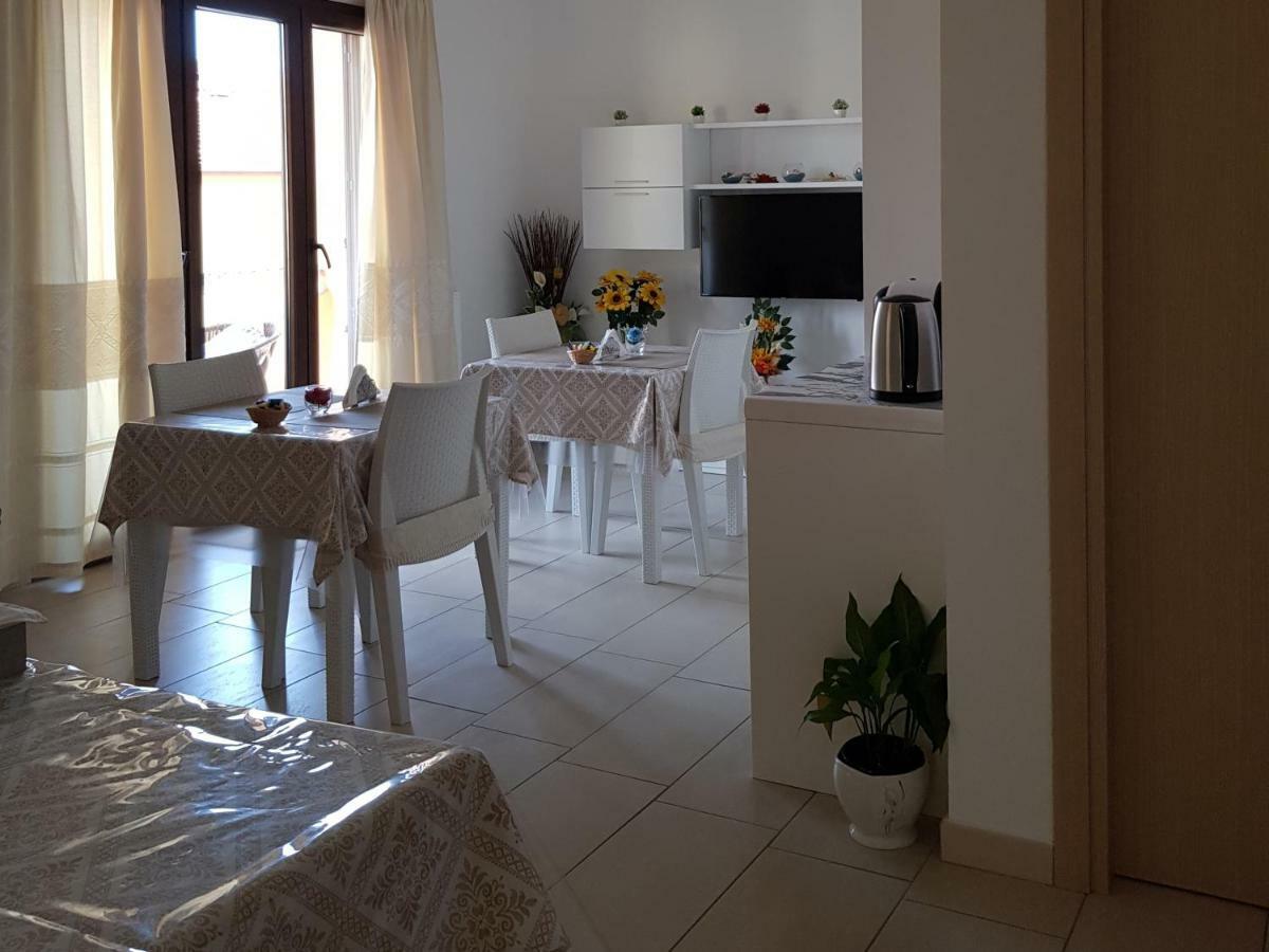 Bed and Breakfast Il Girasole Domus De Maria Exterior foto