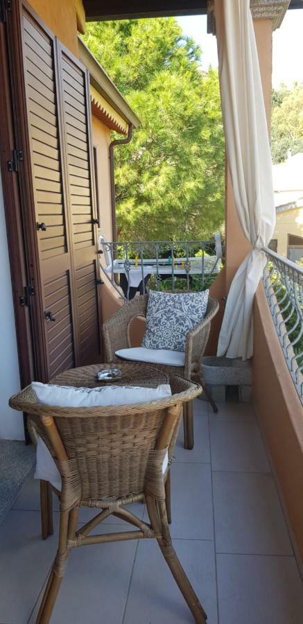 Bed and Breakfast Il Girasole Domus De Maria Exterior foto